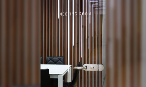 clinic decorators in delhi ncr